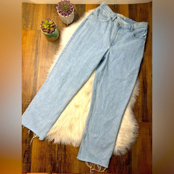 Abercrombie & Fitch The 90s Striaght Ultra High Rise w Criss Cross Waistband - Picture 1 of 4